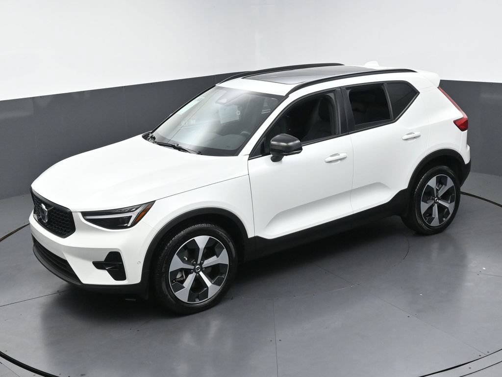Used 2026 Volvo XC40 B5 Plus AWD/4WD image 45