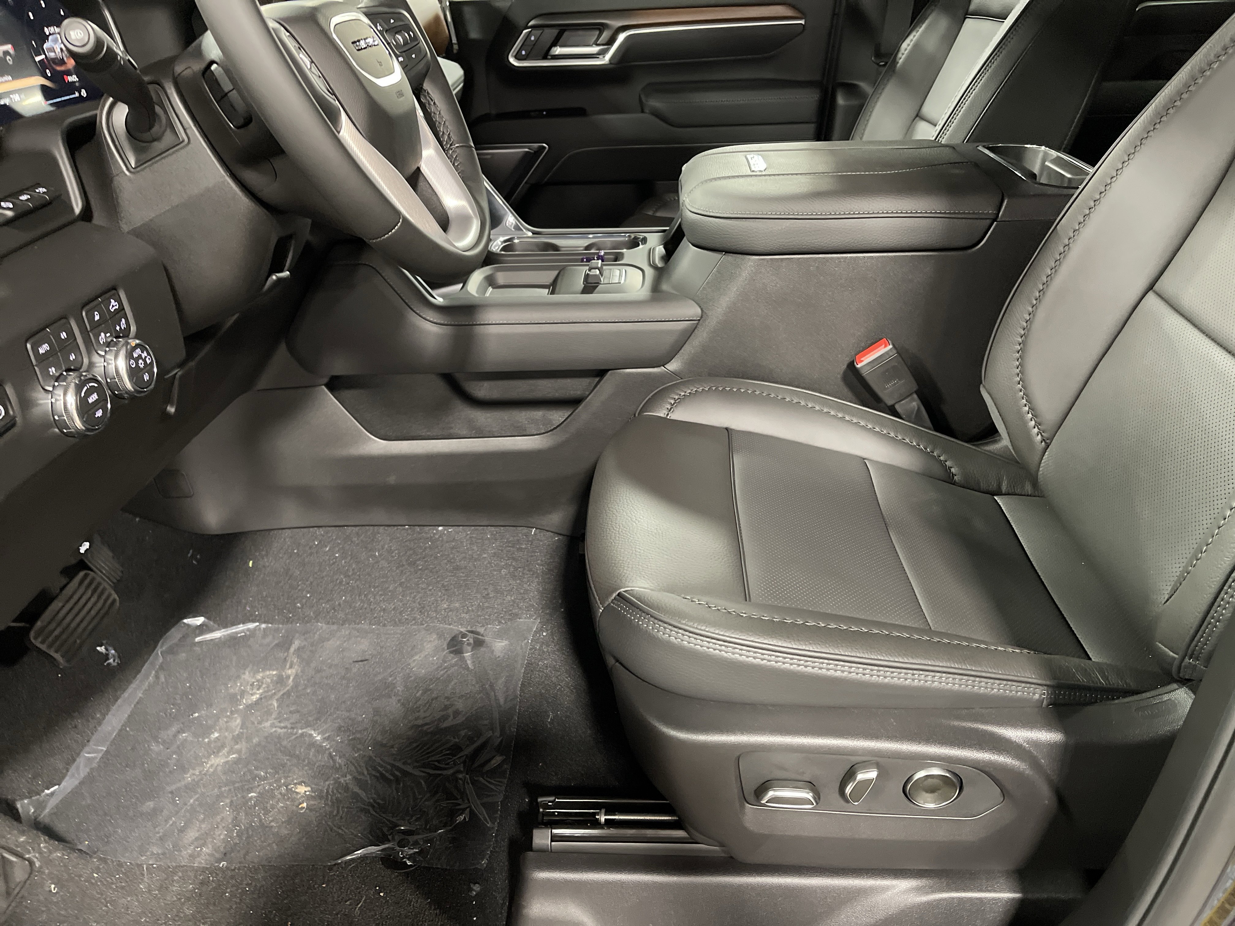 New 2026 GMC Sierra 2500 Denali w/ Denali Reserve Package image 13