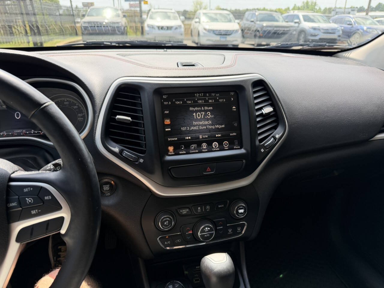 Used 2017 Jeep Cherokee Trailhawk AWD/4WD image 30