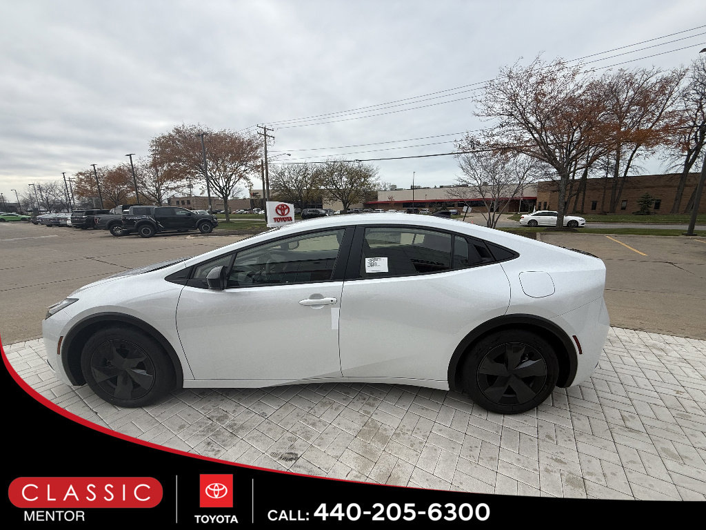 New 2026 Toyota Prius Plug-In Hybrid FWD image 3