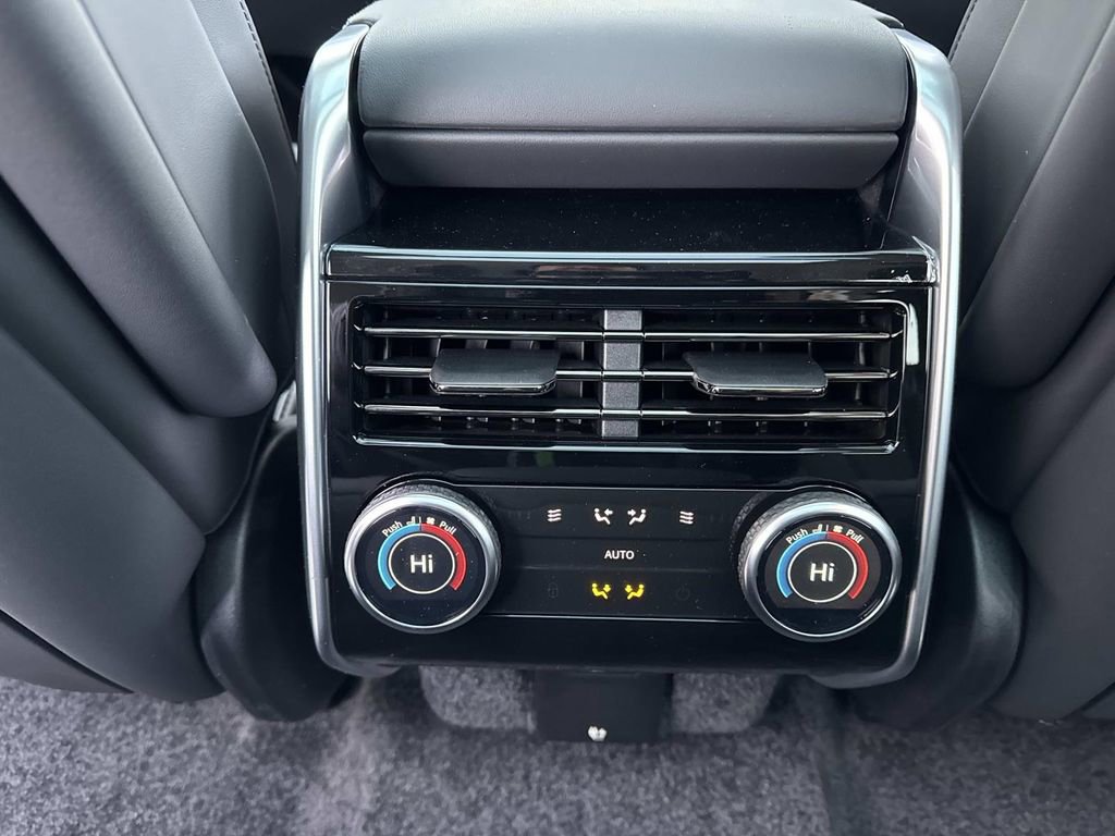 New 2026 Land Rover Range Rover Long Wheelbase SE image 17