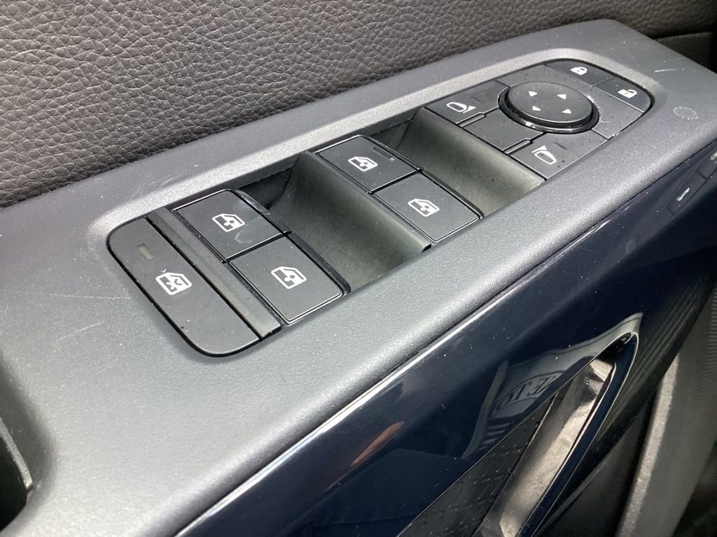 Used 2025 Nissan Pathfinder SV AWD/4WD image 25