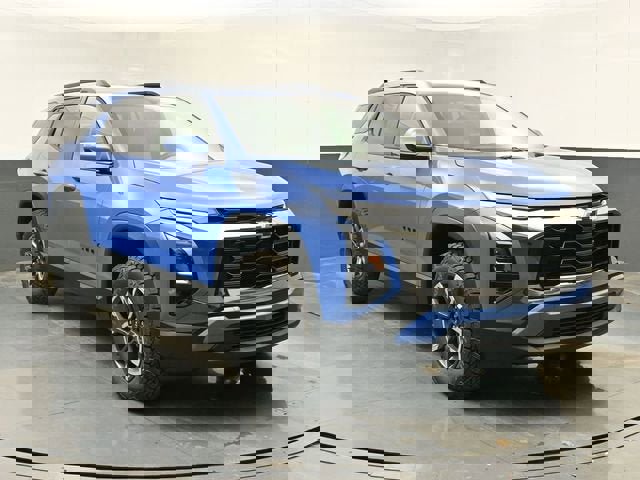 New 2026 Chevrolet Equinox ACTIV w/ Convenience Package III image 2