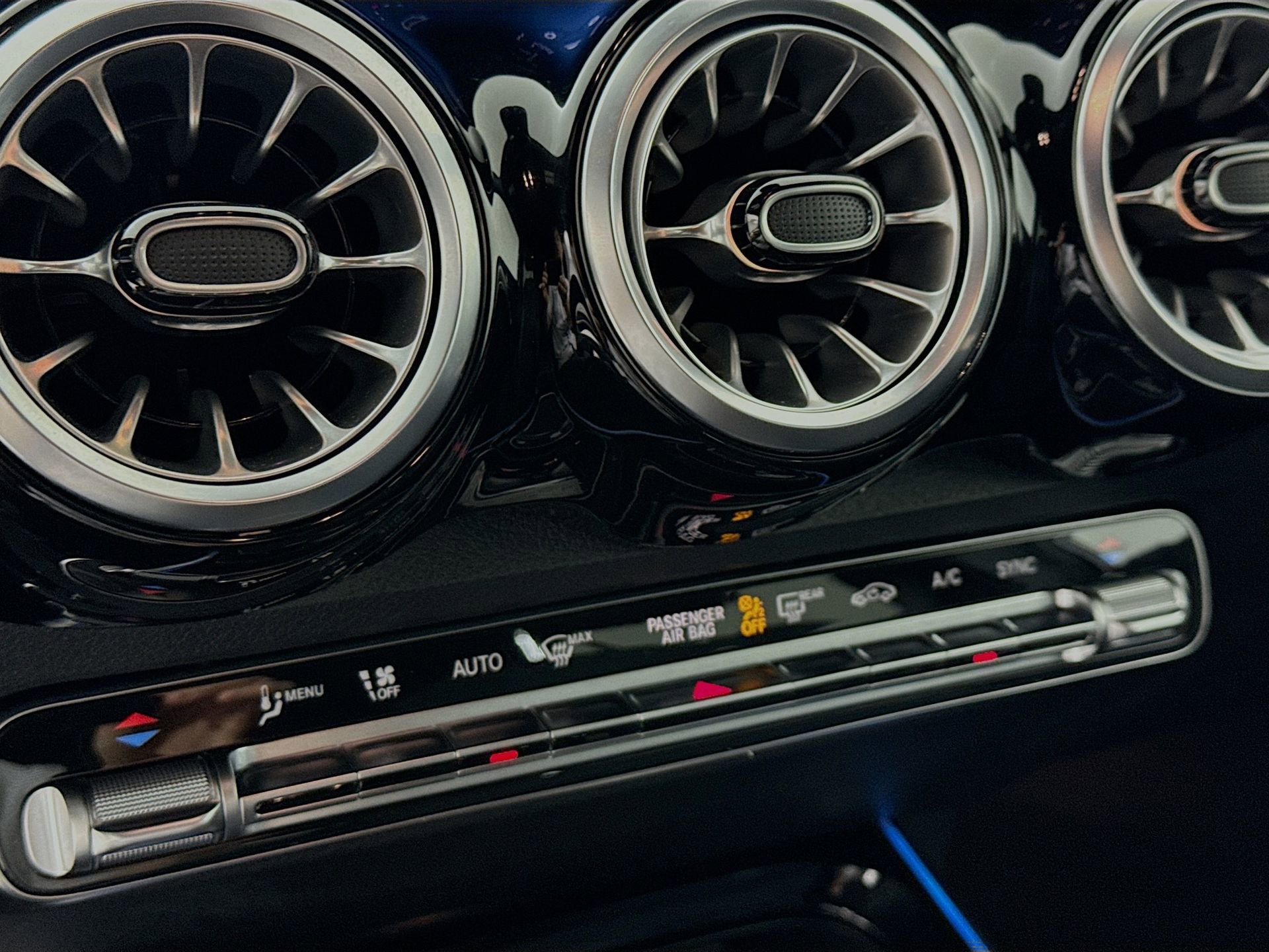 Used 2025 Mercedes-Benz GLB 250 image 16