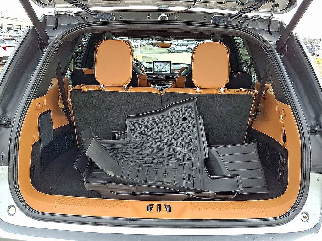 Used 2023 Lincoln Aviator Black Label w/ Dynamic Handling Package AWD/4WD image 30