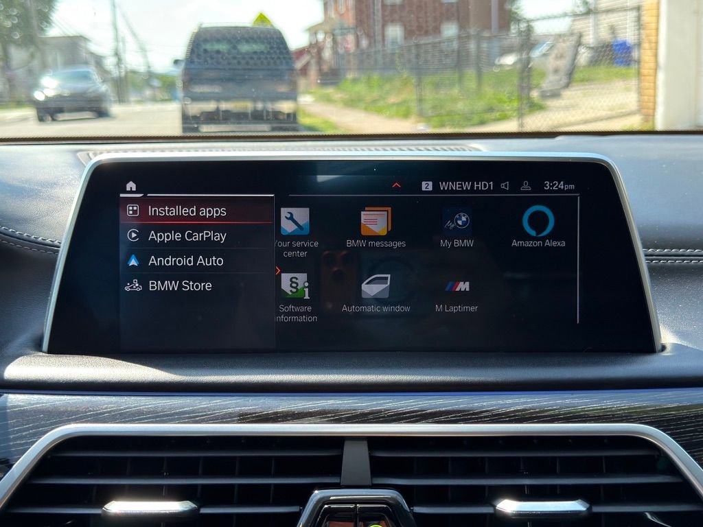 Used 2022 BMW 750i xDrive w/ Executive Package AWD/4WD image 38