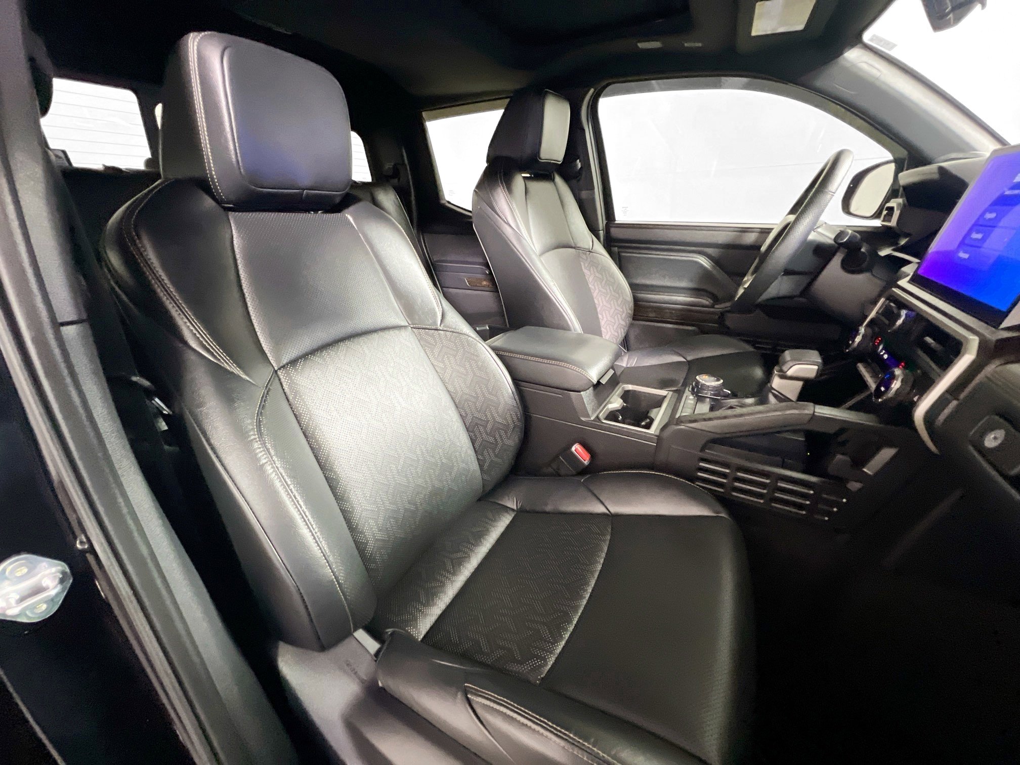 Used 2024 Toyota Tacoma Limited w/ Limited Package (LT) image 31