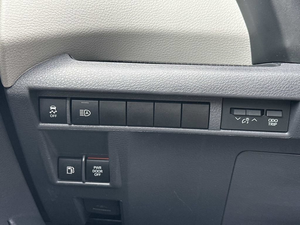 Used 2021 Toyota Sienna LE FWD image 27