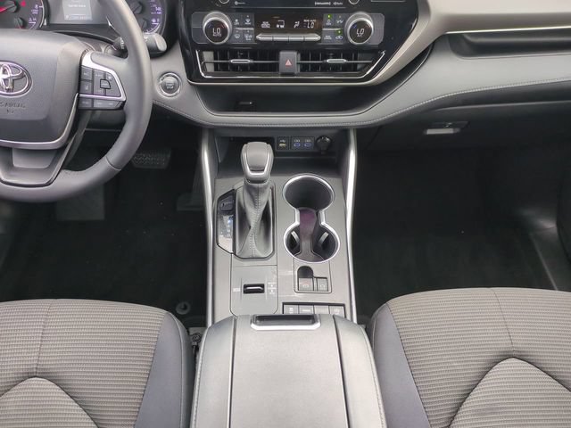 Used 2022 Toyota Highlander LE FWD image 20