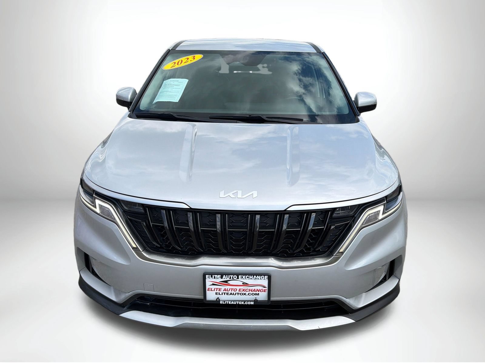 Used 2023 Kia Carnival LX FWD image 9
