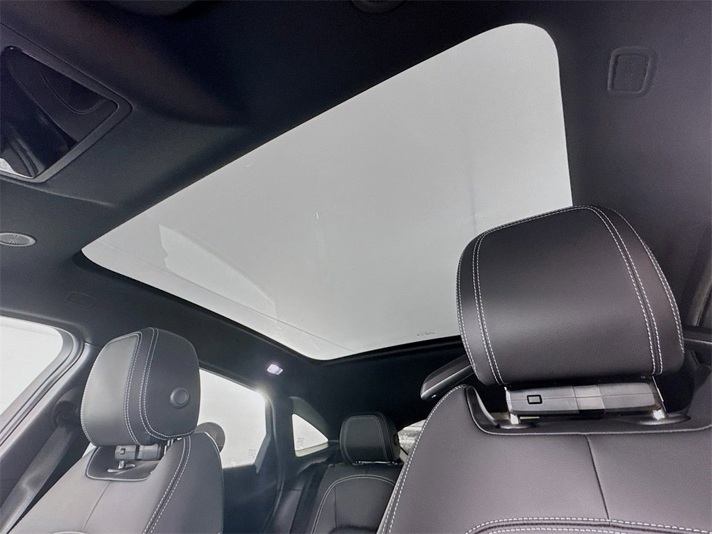 New 2024 Jaguar E-PACE R-Dynamic SE image 21