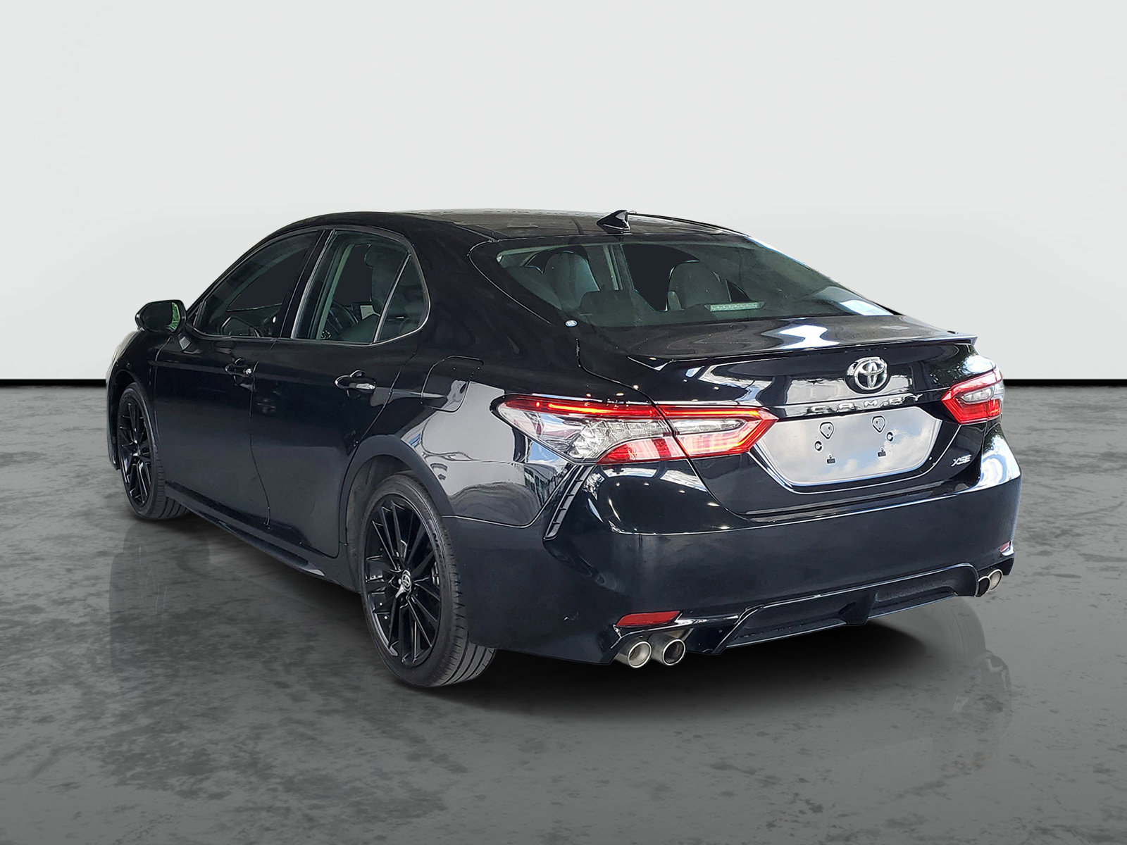 Used 2023 Toyota Camry XSE FWD image 3