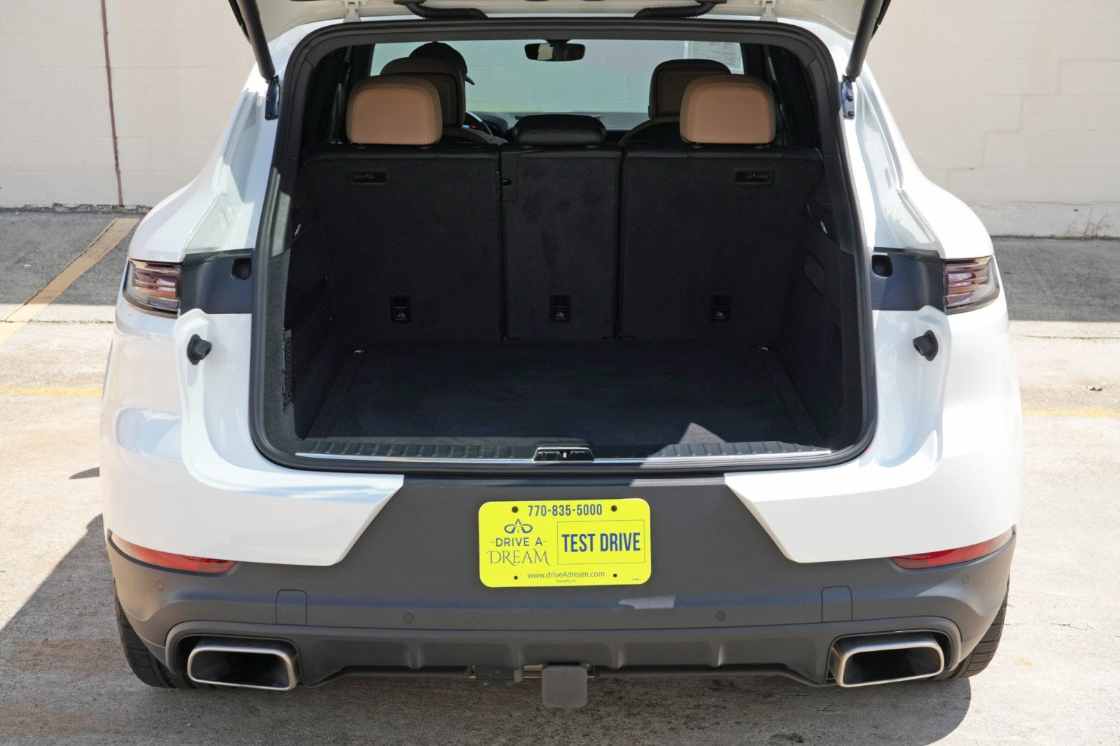 Used 2025 Porsche Cayenne w/ Premium Package Plus AWD/4WD image 10