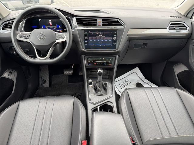 Used 2022 Volkswagen Tiguan SE w/ Panoramic Sunroof Package FWD image 23