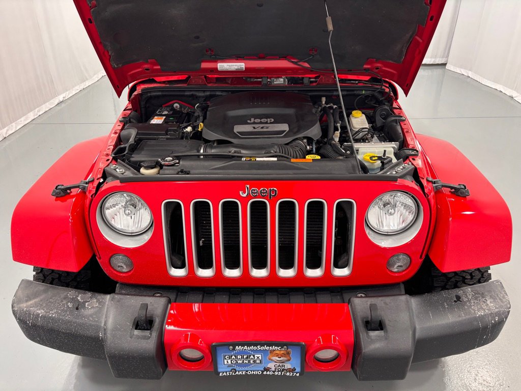 Used 2016 Jeep Wrangler Unlimited Sahara w/ Connectivity Group image 29