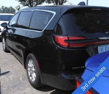 Used 2024 Chrysler Pacifica Touring-L FWD image 8