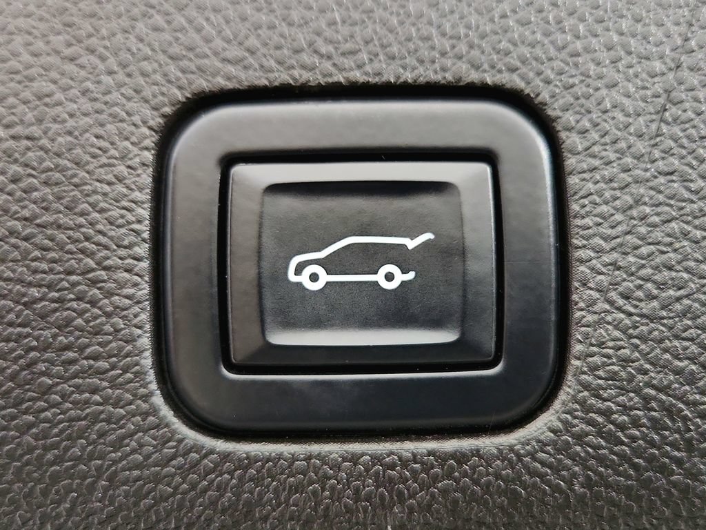 Used 2022 GMC Yukon XL AT4 w/ Technology Package AWD/4WD image 36