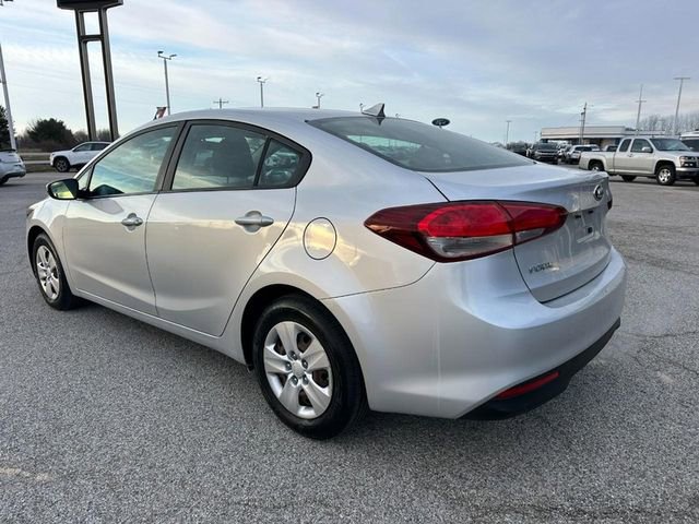 Used 2017 Kia Forte LX image 3