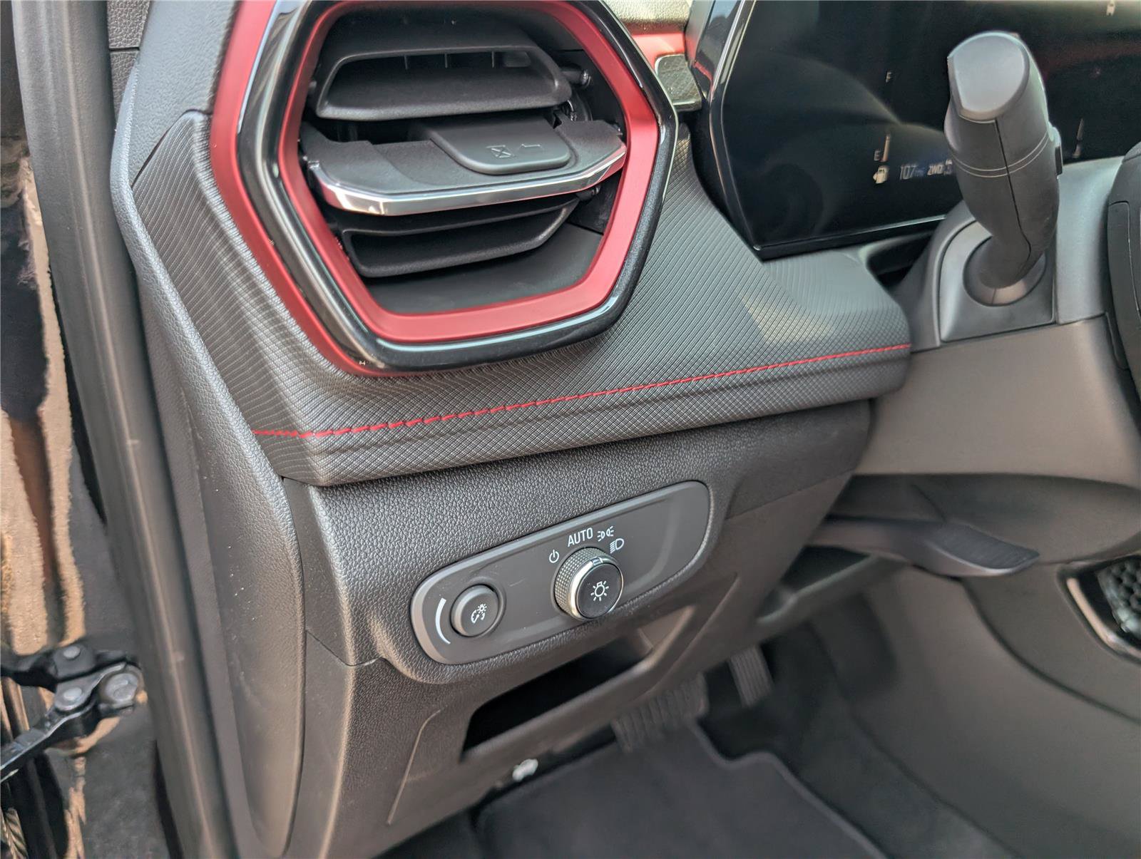 New 2026 Chevrolet TrailBlazer RS w/ Convenience Package AWD/4WD image 19