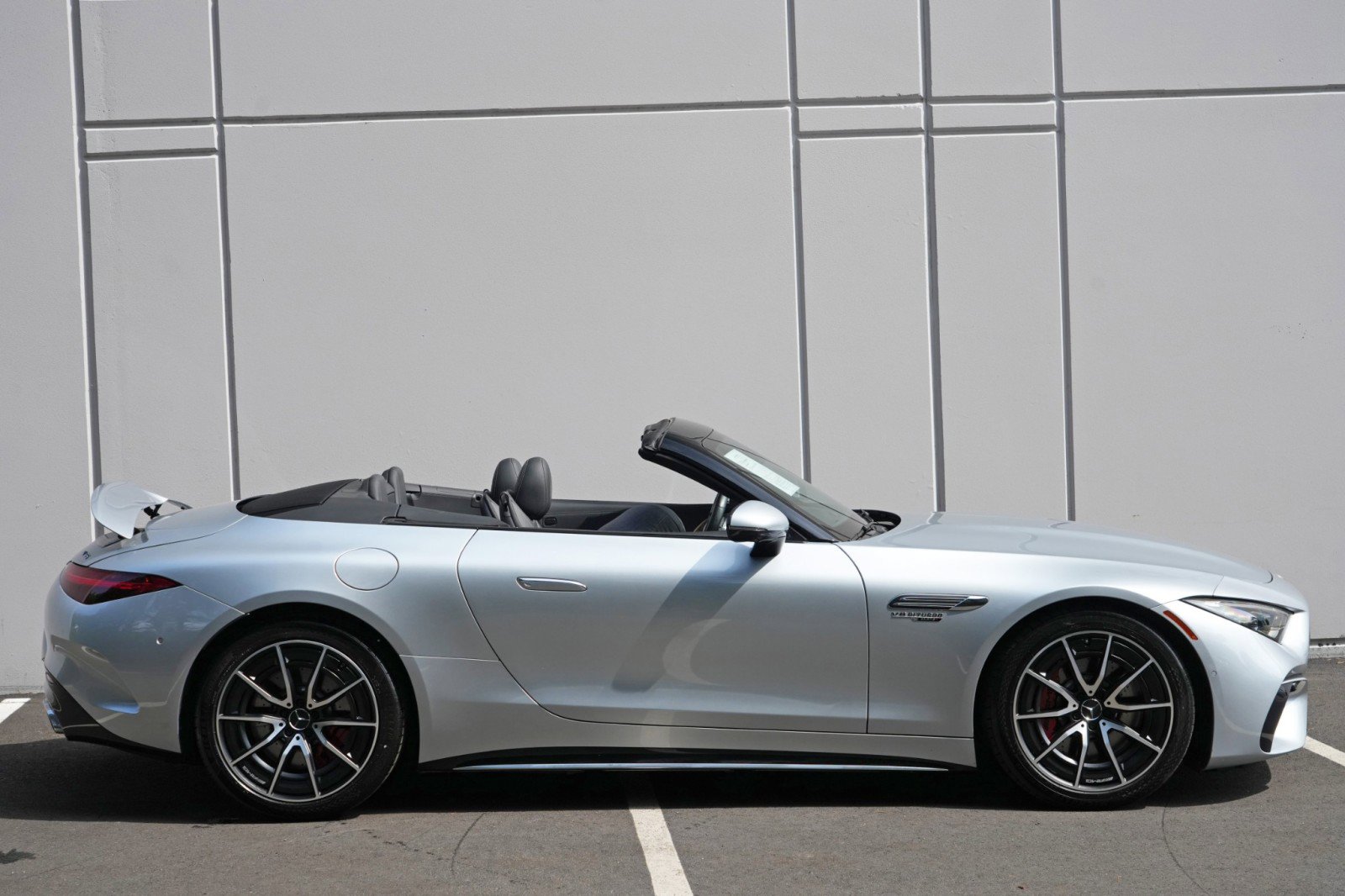 Used 2022 Mercedes-Benz SL 55 AMG 4MATIC w/ Driver Assistance Package image 54