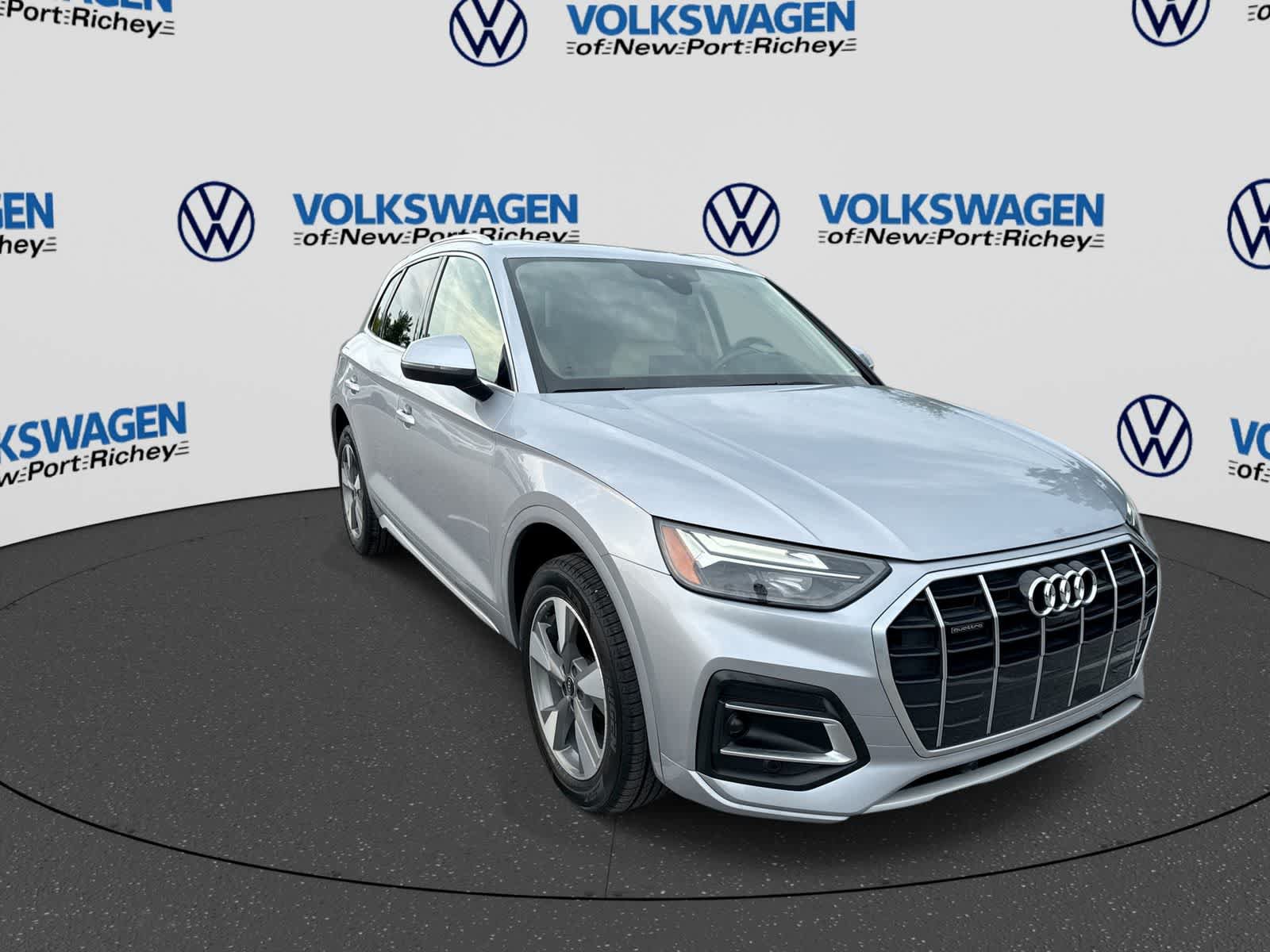 Used 2023 Audi Q5 2.0T Premium Plus w/ Premium Plus Package AWD/4WD image 16