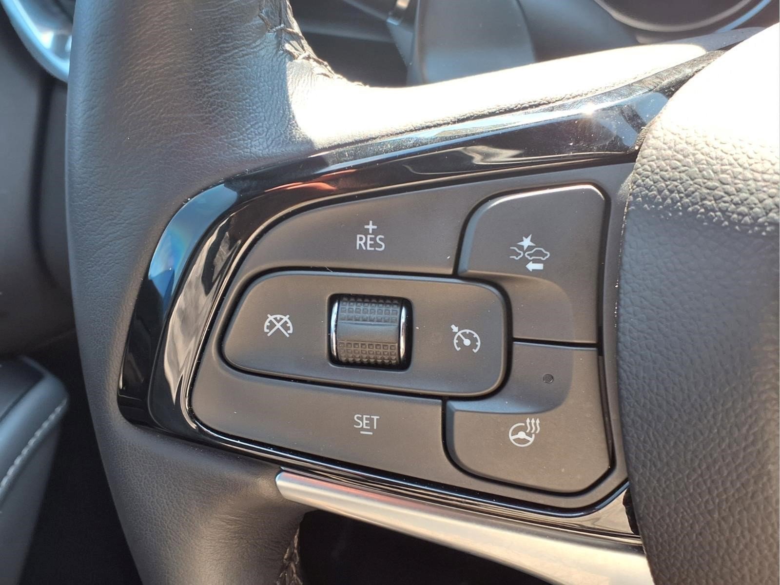 Used 2023 Buick Enclave Essence w/ Experience Buick Package FWD image 18