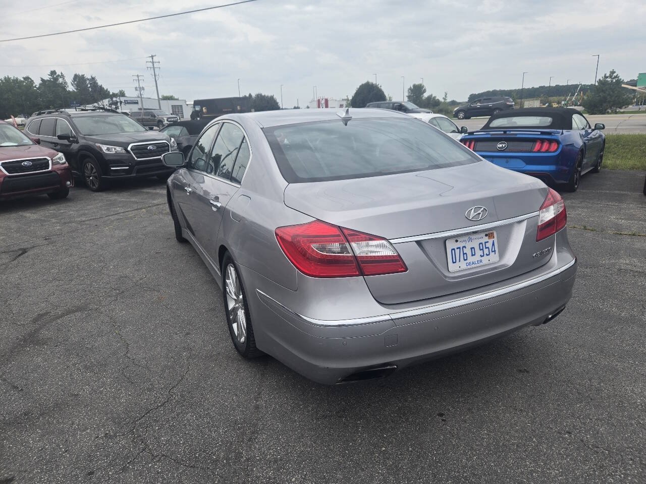 Used 2012 Hyundai Genesis 3.8 w/ Premium Pkg RWD image 8