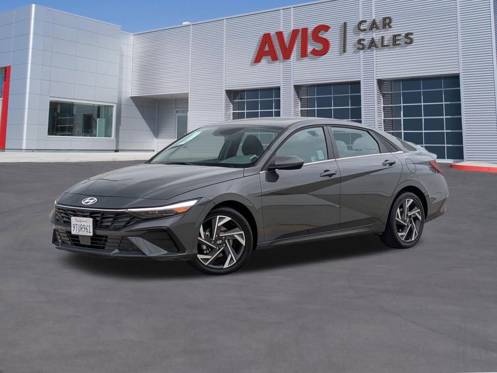 Used 2025 Hyundai Elantra SEL image 1