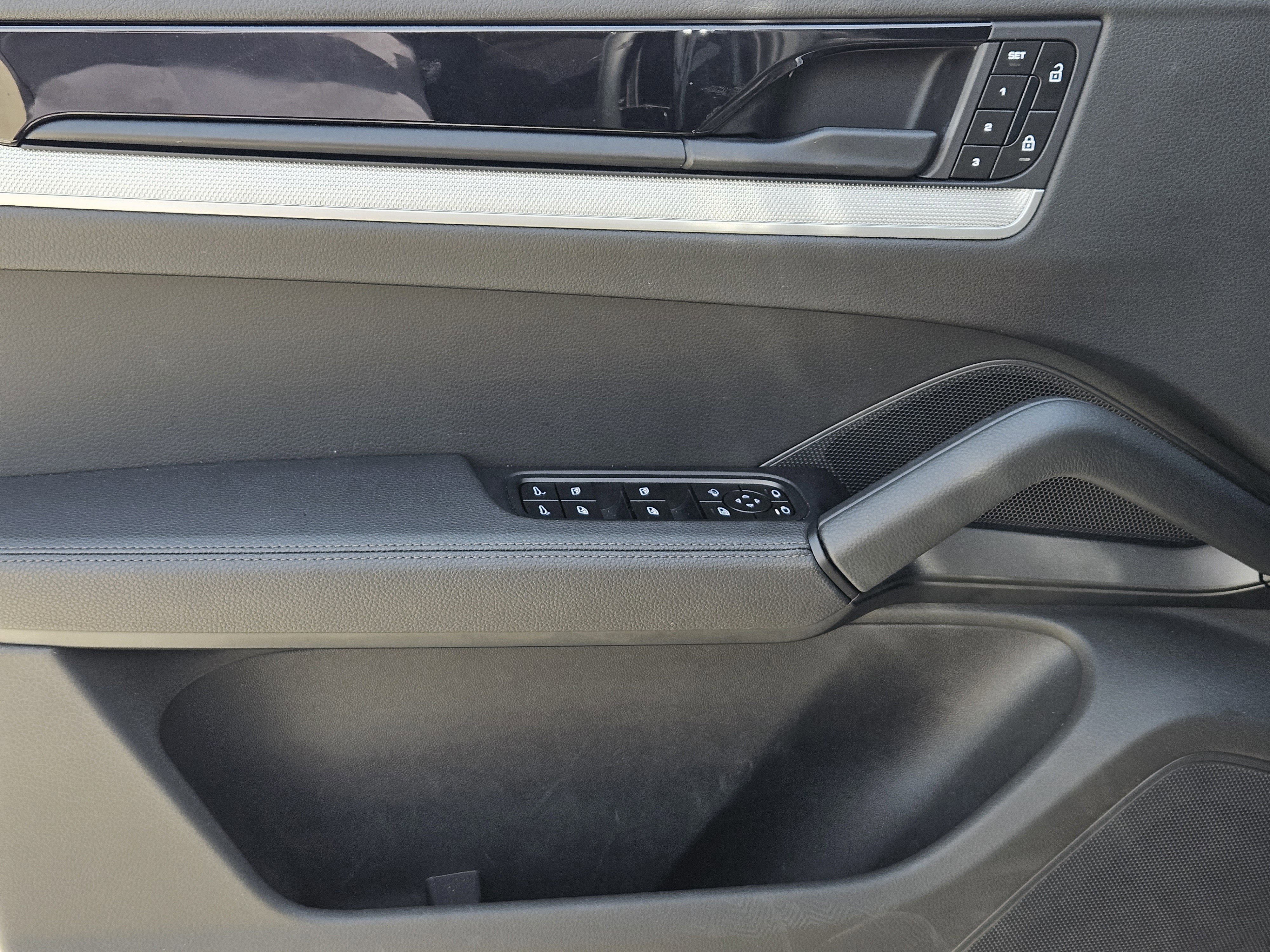 Certified 2025 Porsche Cayenne Coupe image 22