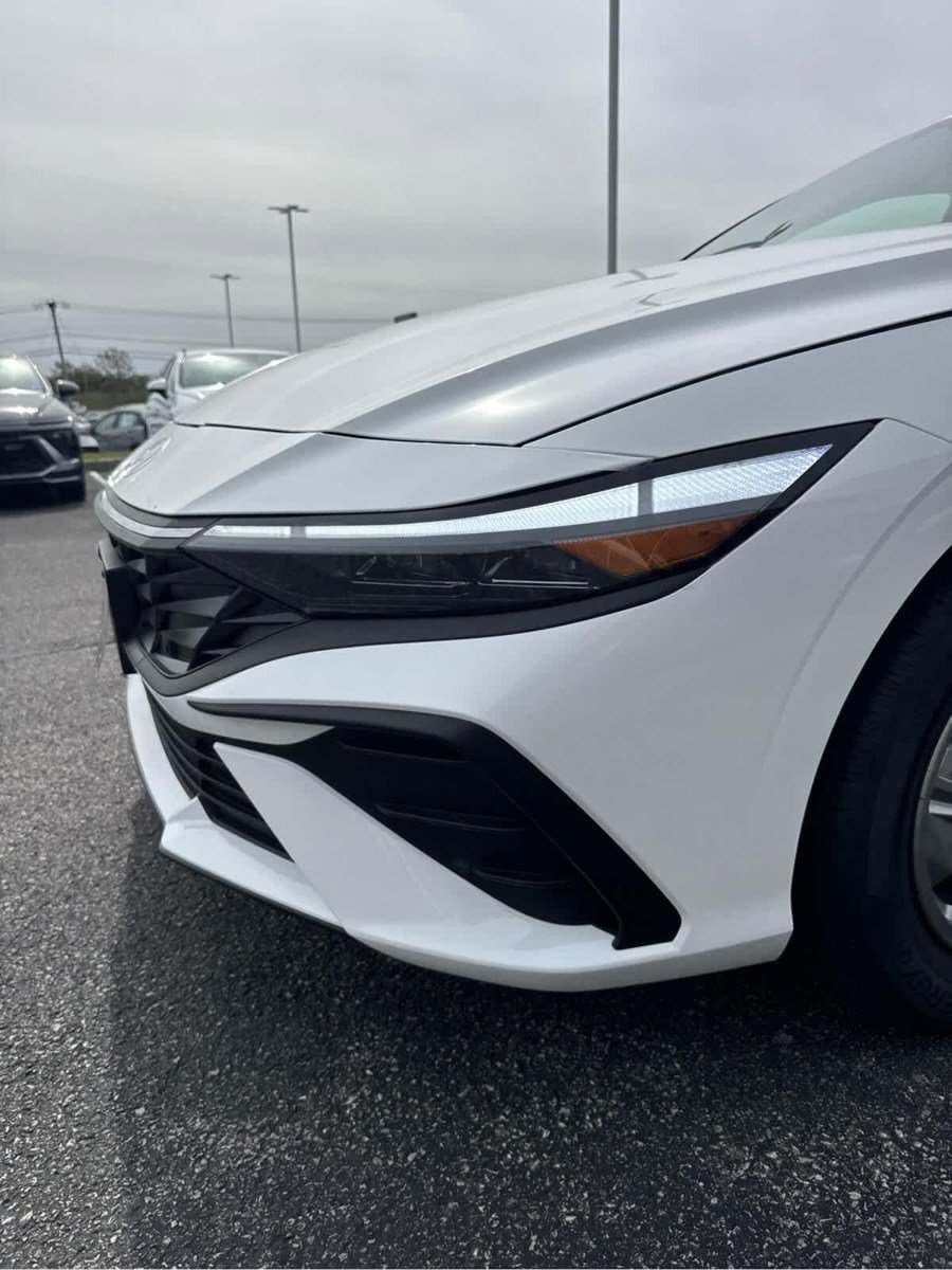 New 2026 Hyundai Elantra SE FWD image 16