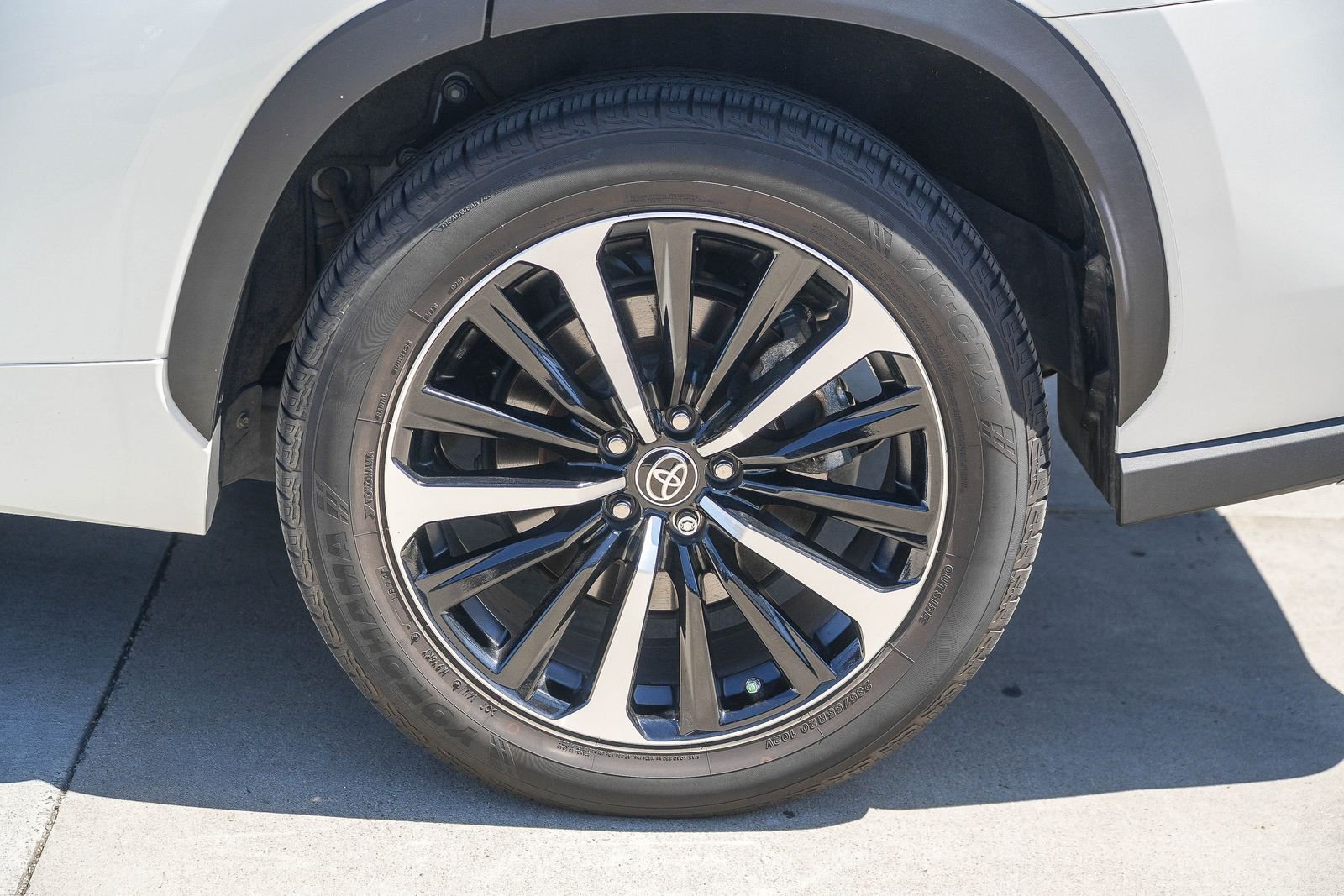 Used 2022 Toyota Highlander XSE FWD image 10