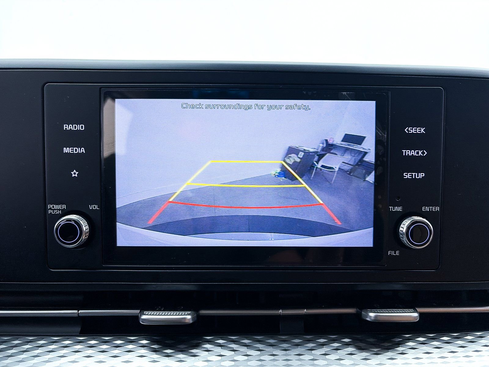 Used 2022 Kia Carnival LX image 7