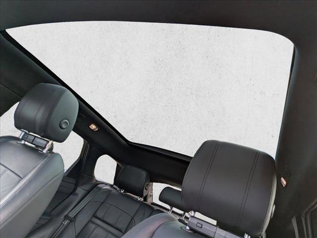 Used 2021 Land Rover Range Rover Evoque R-Dynamic SE image 15