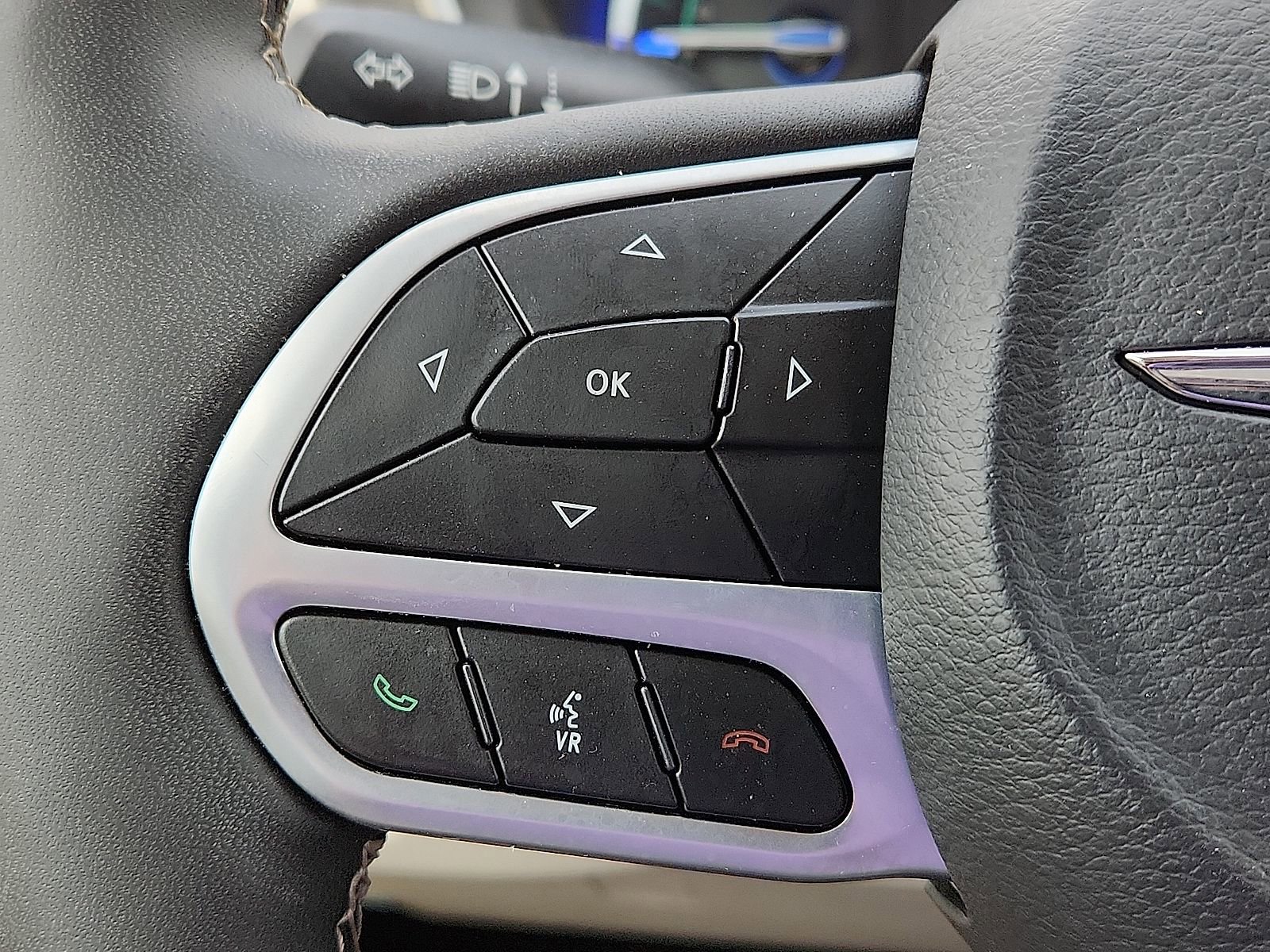 Used 2024 Chrysler Pacifica Select image 16