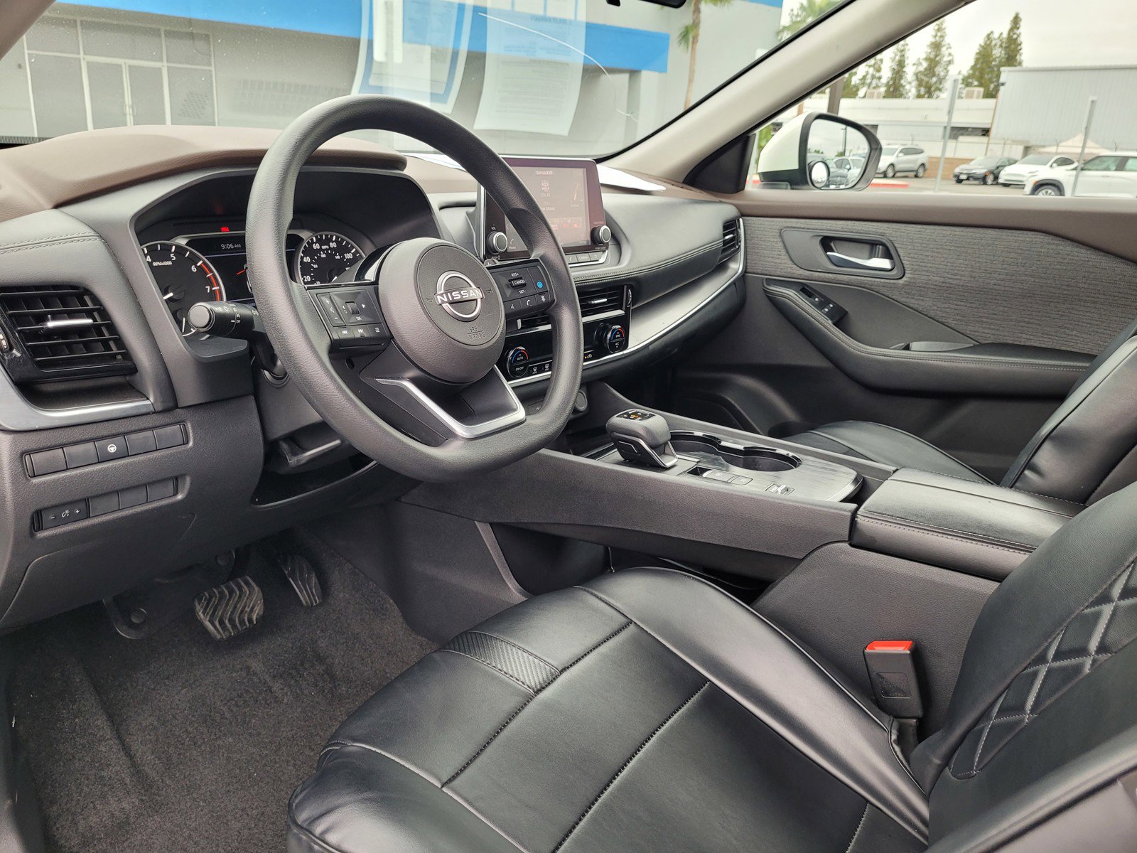 Used 2022 Nissan Rogue SV FWD image 9