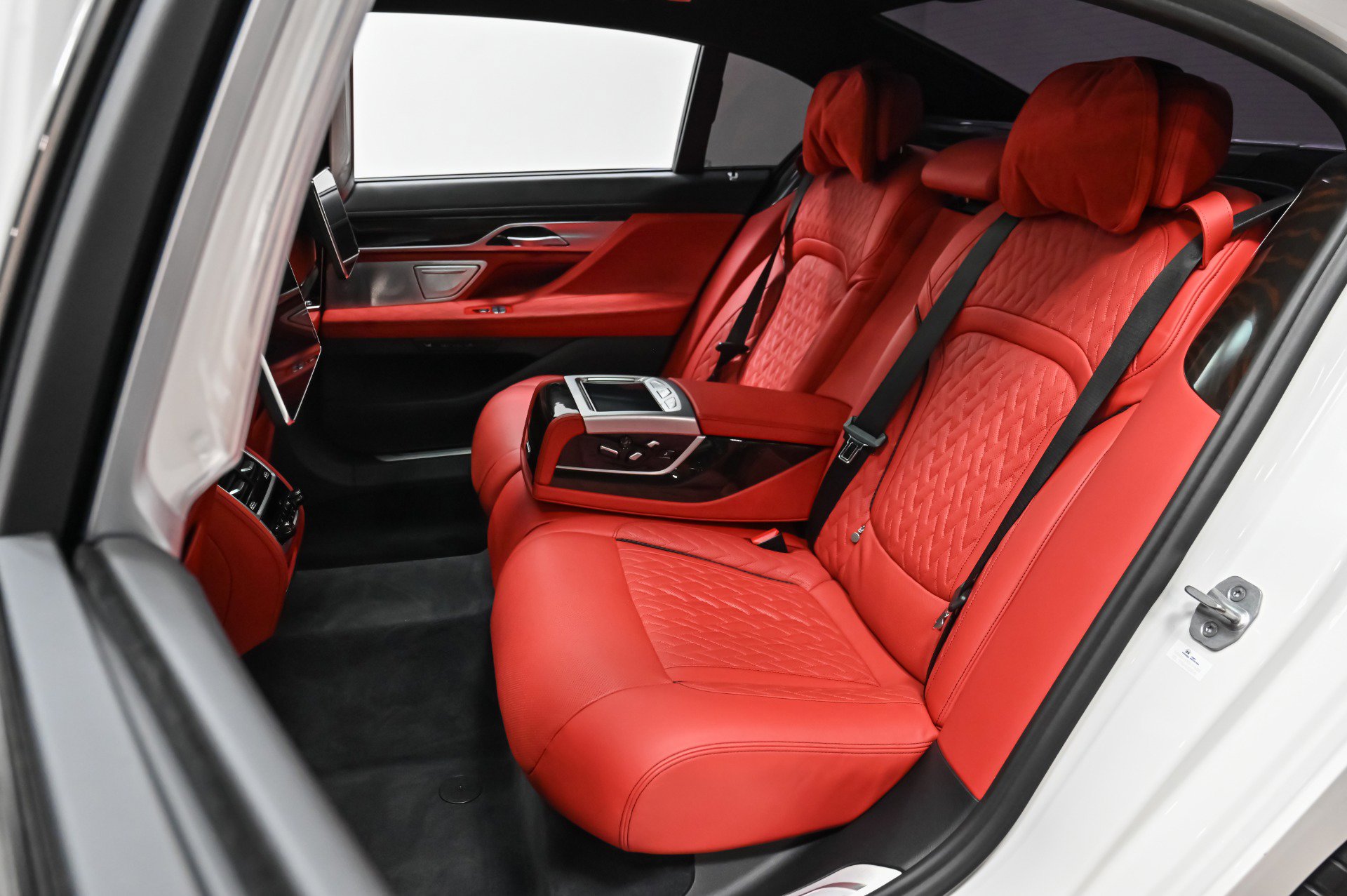 Used 2022 BMW ALPINA B7 xDrive w/ Luxury Rear Seating Package AWD/4WD image 33