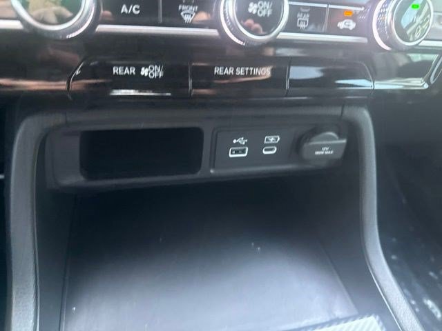 Used 2025 Honda Pilot Sport image 16
