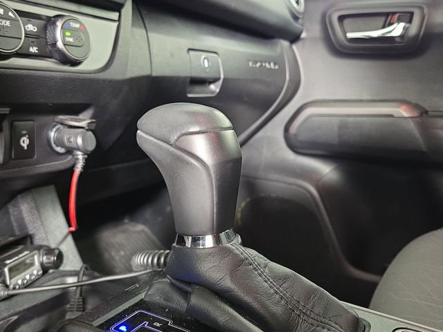 Used 2022 Toyota Tacoma TRD Off-Road w/ Technology Package AWD/4WD image 21