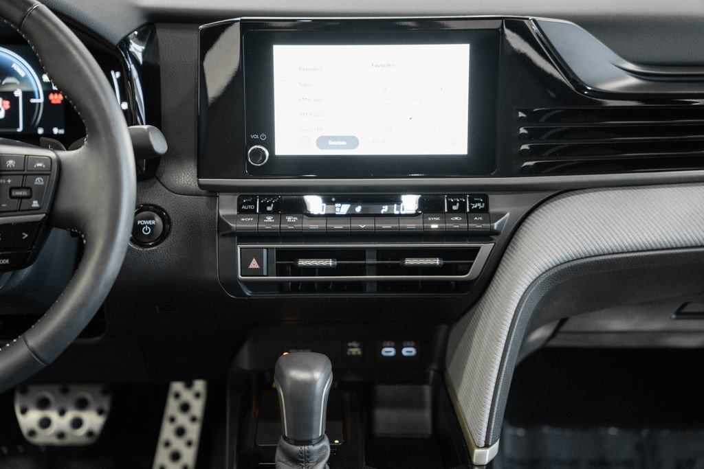 Used 2025 Toyota Camry SE AWD/4WD image 19