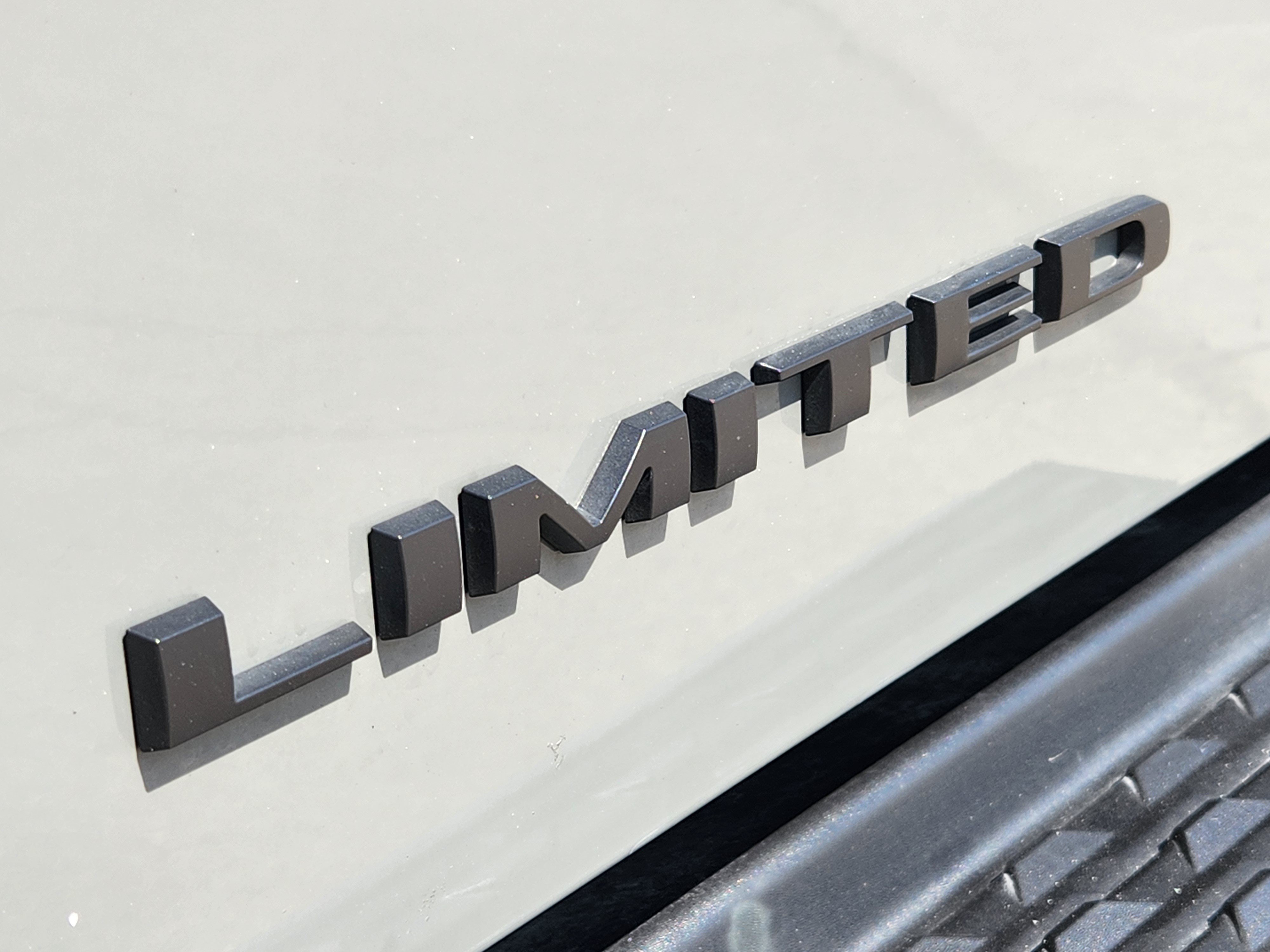 Used 2025 RAM 3500 Limited AWD/4WD image 13