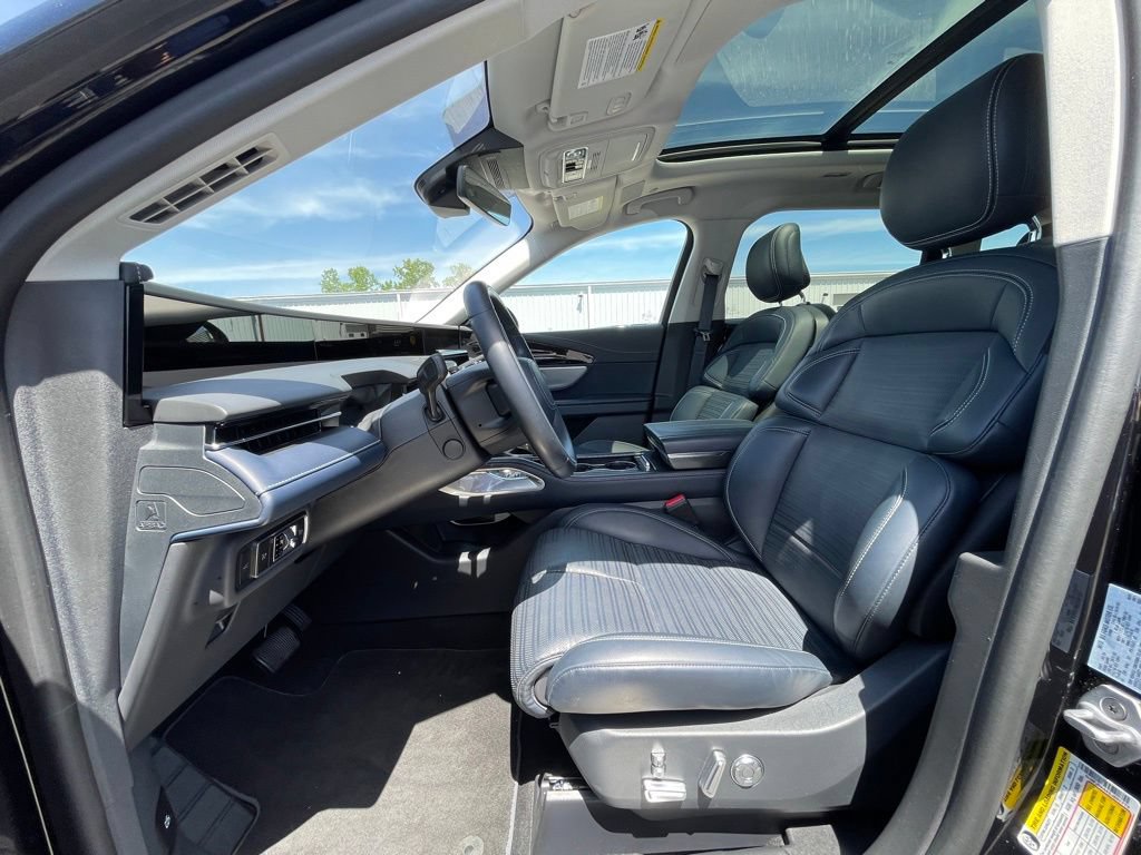 Used 2025 Lincoln Nautilus Reserve AWD/4WD image 17