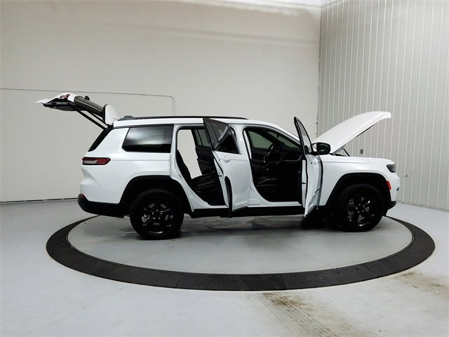 Used 2025 Jeep Grand Cherokee L Altitude image 16