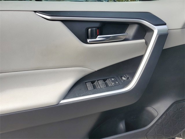 Used 2022 Toyota RAV4 XLE image 8