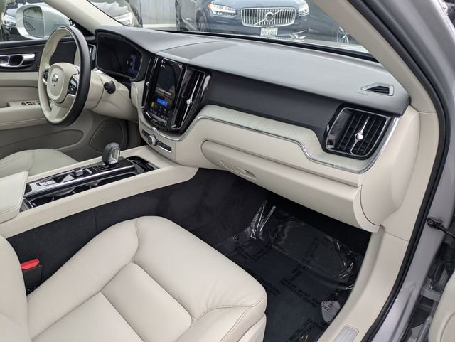 Certified 2023 Volvo XC60 B5 Plus w/ Protection Package Premier AWD/4WD image 31