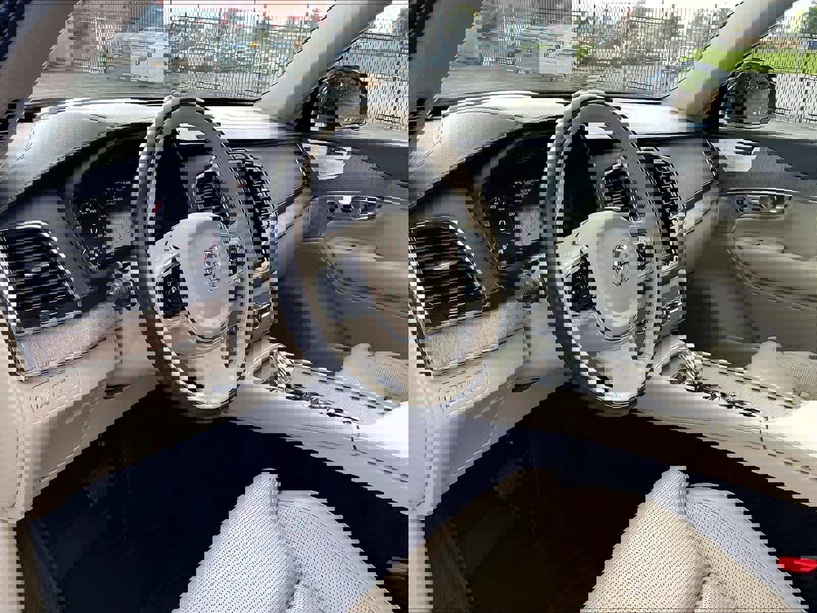 Used 2022 Volvo XC90 T8 Inscription image 17