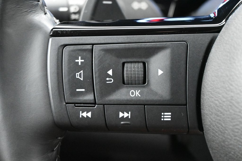 Used 2024 Nissan Pathfinder Platinum FWD image 8