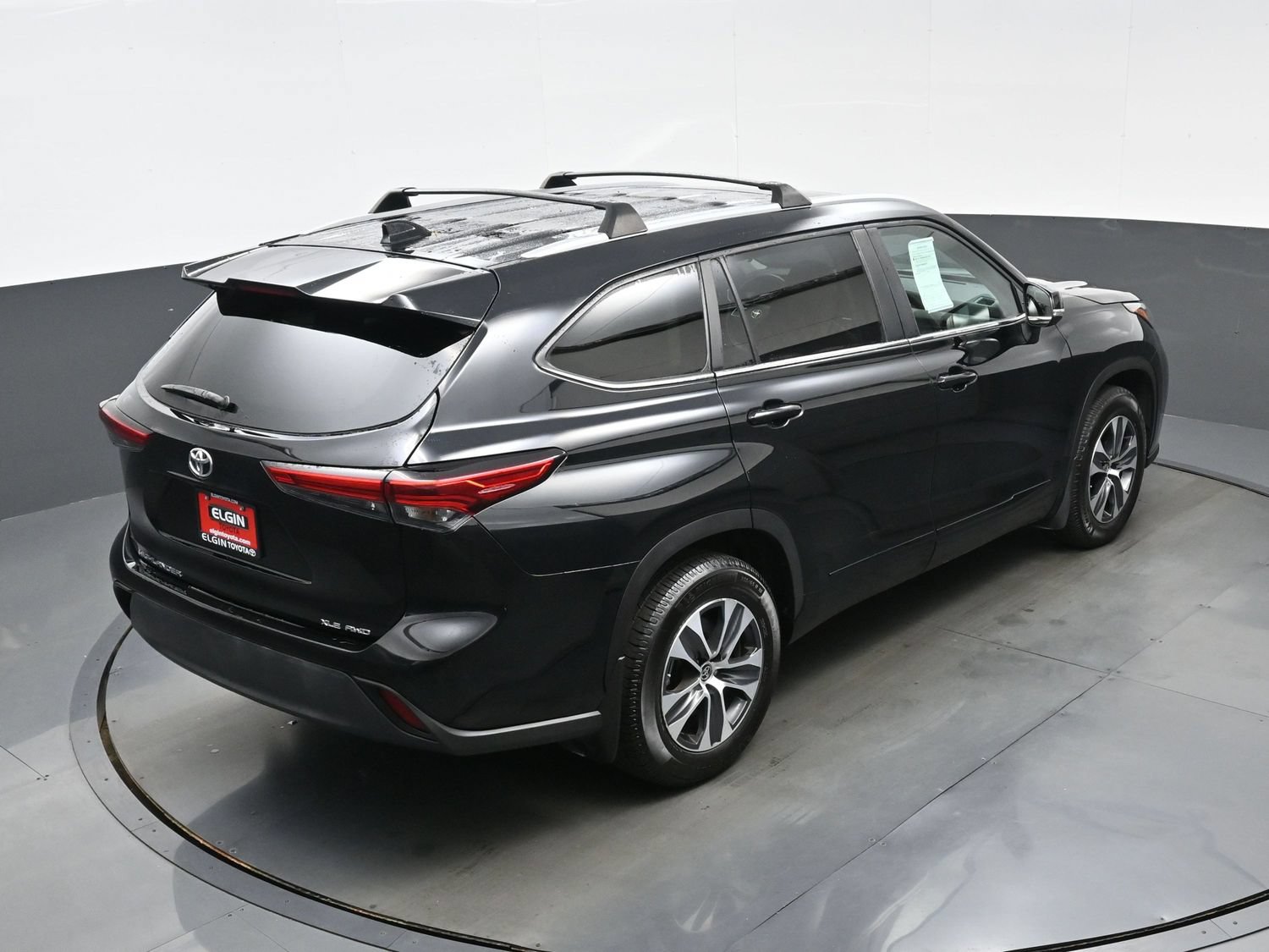 Used 2023 Toyota Highlander XLE AWD/4WD image 42