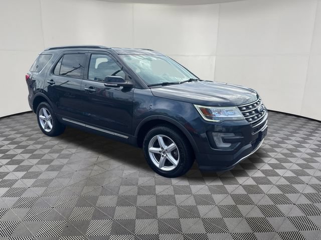 Used 2017 Ford Explorer XLT AWD/4WD image 7