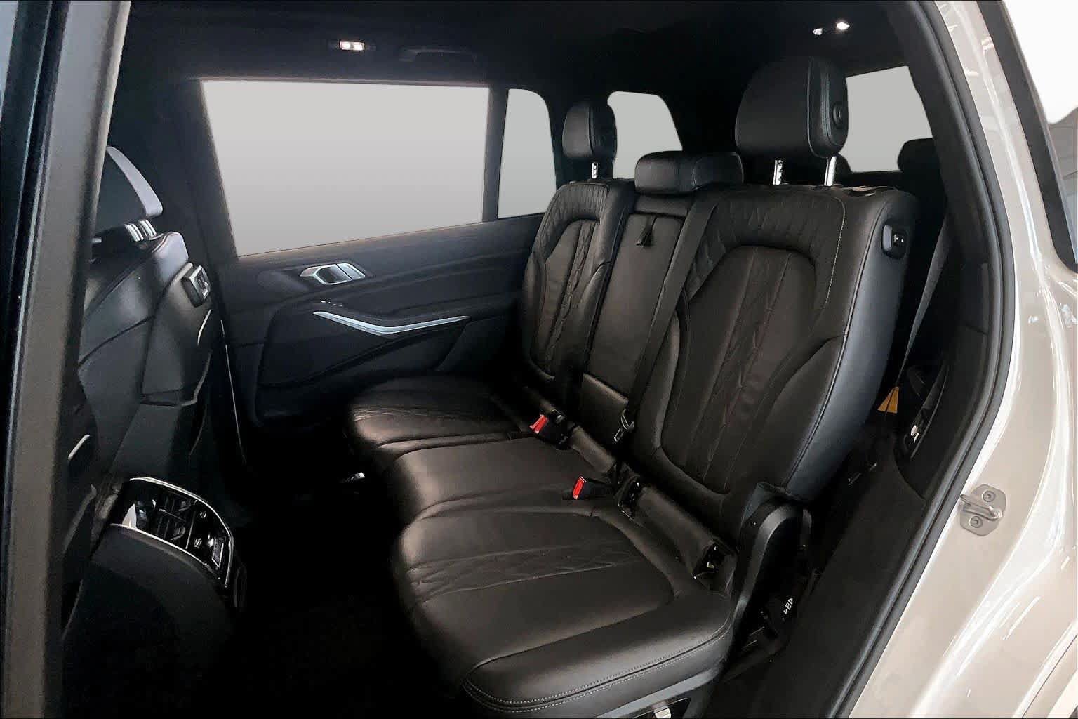 Used 2021 BMW X7 xDrive40i w/ M Sport Package AWD/4WD image 18