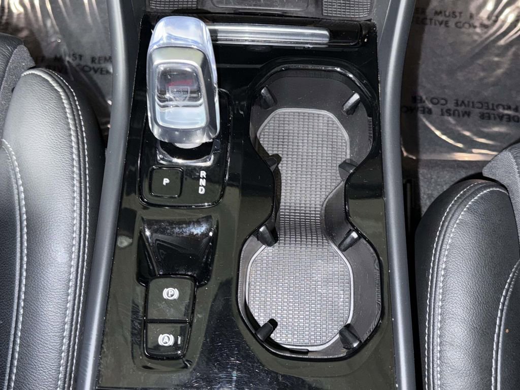 Used 2023 Volvo XC40 B5 Plus w/ Protection Package Premier image 22